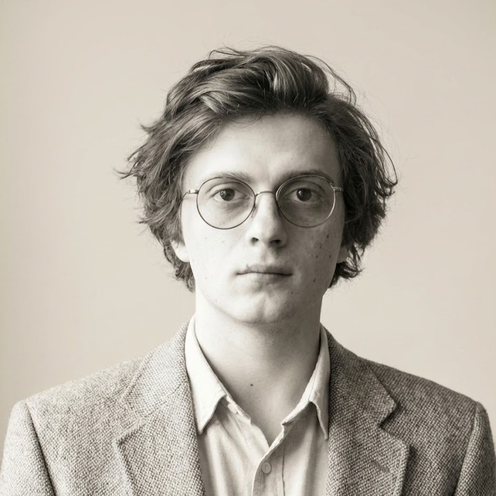 Бонд с кнопкой